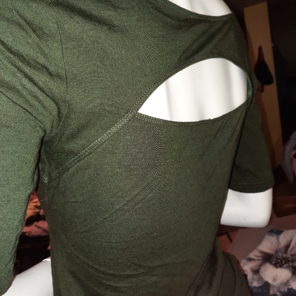 🧞♂️🧞♀️🧞 3/$30 Army Green open slits shirt - Picture 2 of 2